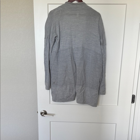 Lululemon Wool Cardigan Blissful Zen 100% Merino Wool Sweater Blue Gray Sz 6 - Picture 3 of 5